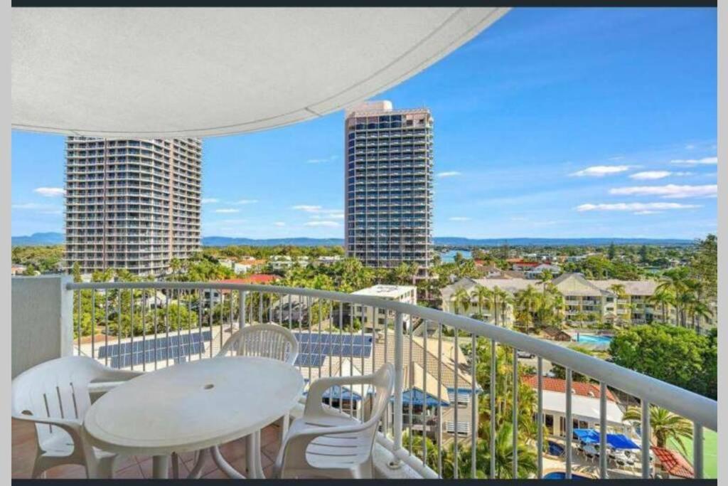 Surfers/Broadbeach Pool View. Free Parking & Wifi Gold Coast Exterior photo