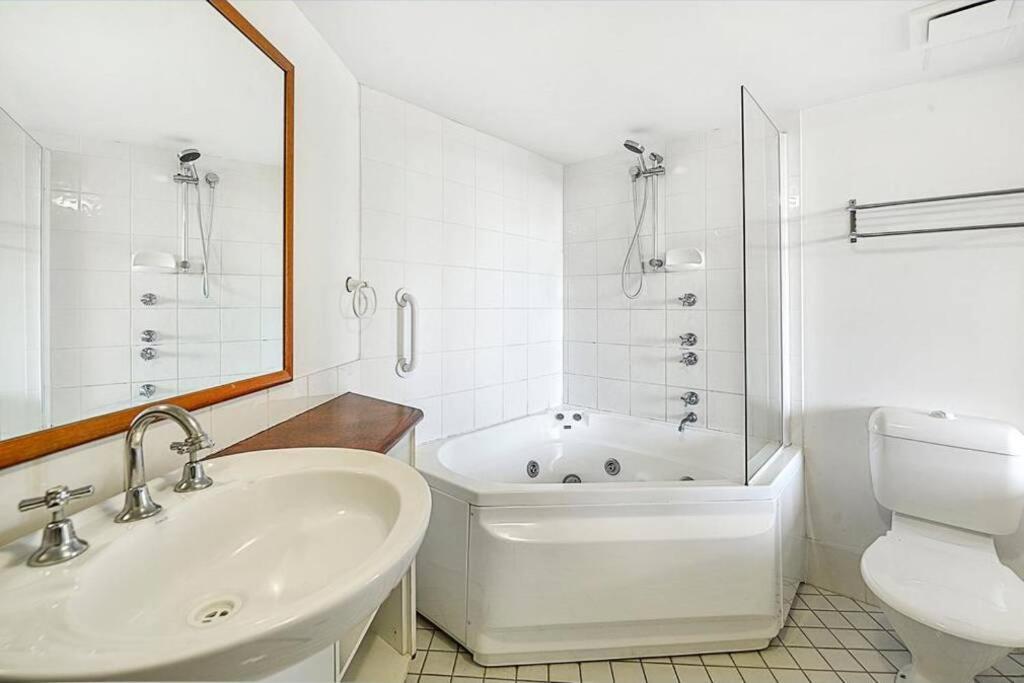 Surfers/Broadbeach Pool View. Free Parking & Wifi Gold Coast Exterior photo