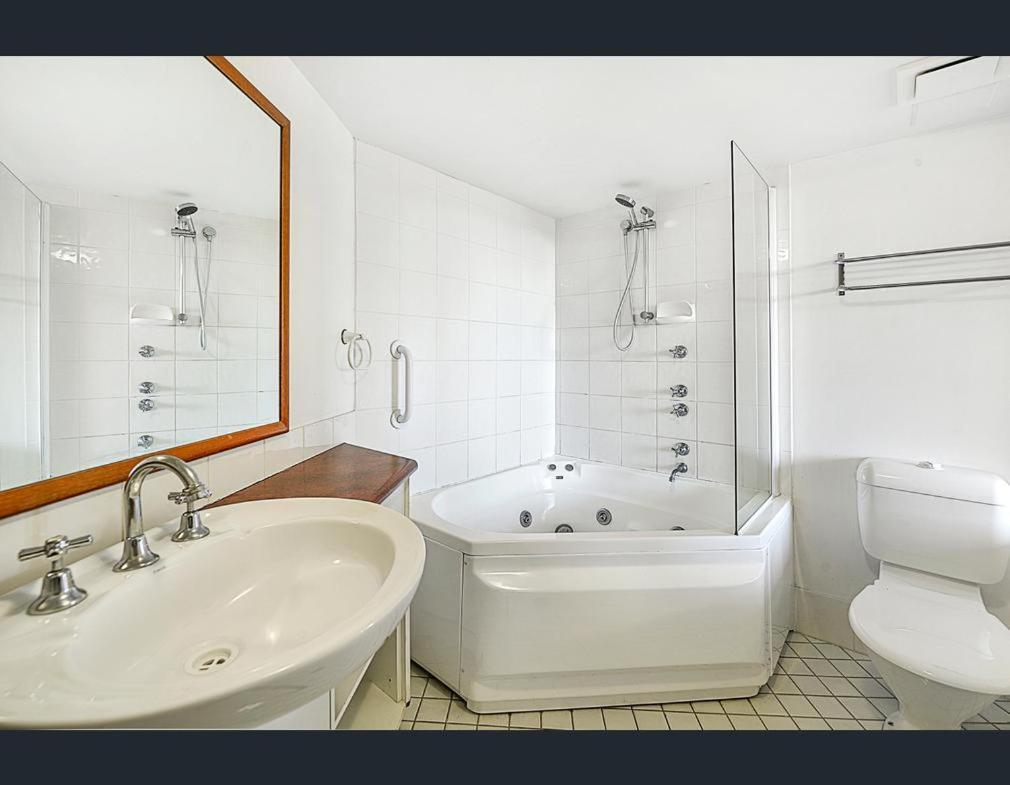 Surfers/Broadbeach Pool View. Free Parking & Wifi Gold Coast Exterior photo